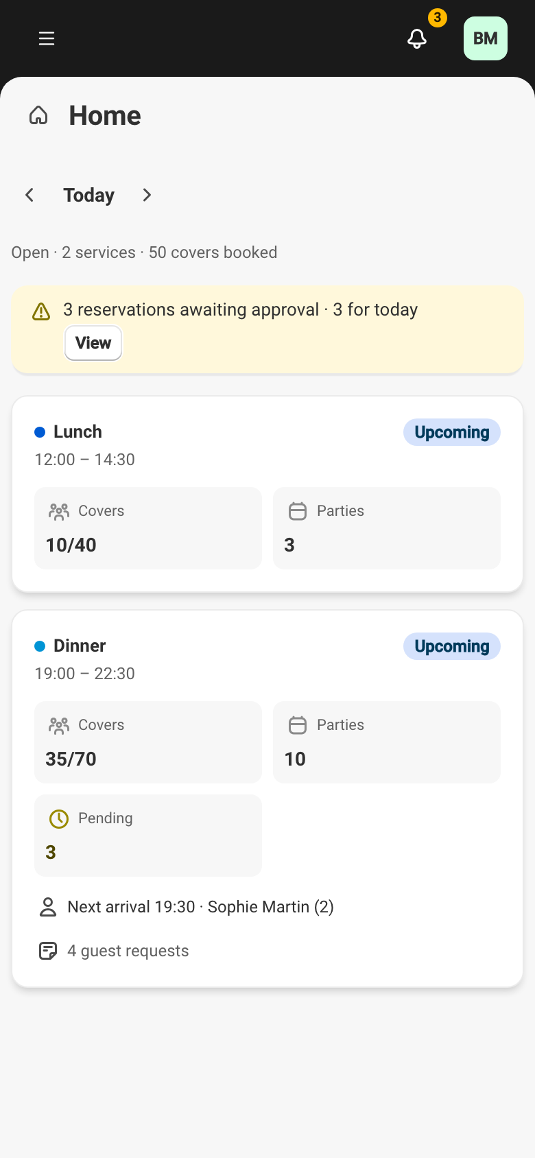 The home screen, with the day selector, the day summary, and the service cards.