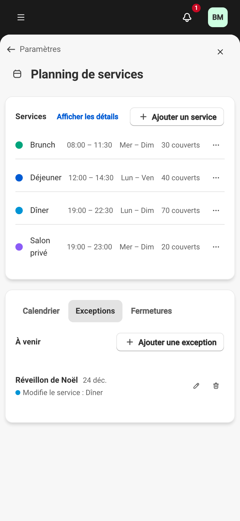 L'onglet Exceptions du planning de services : l'exception « Réveillon de Noël » du 24 décembre, qui modifie le service Dîner, figure dans la section À venir, à côté du bouton Ajouter une exception.