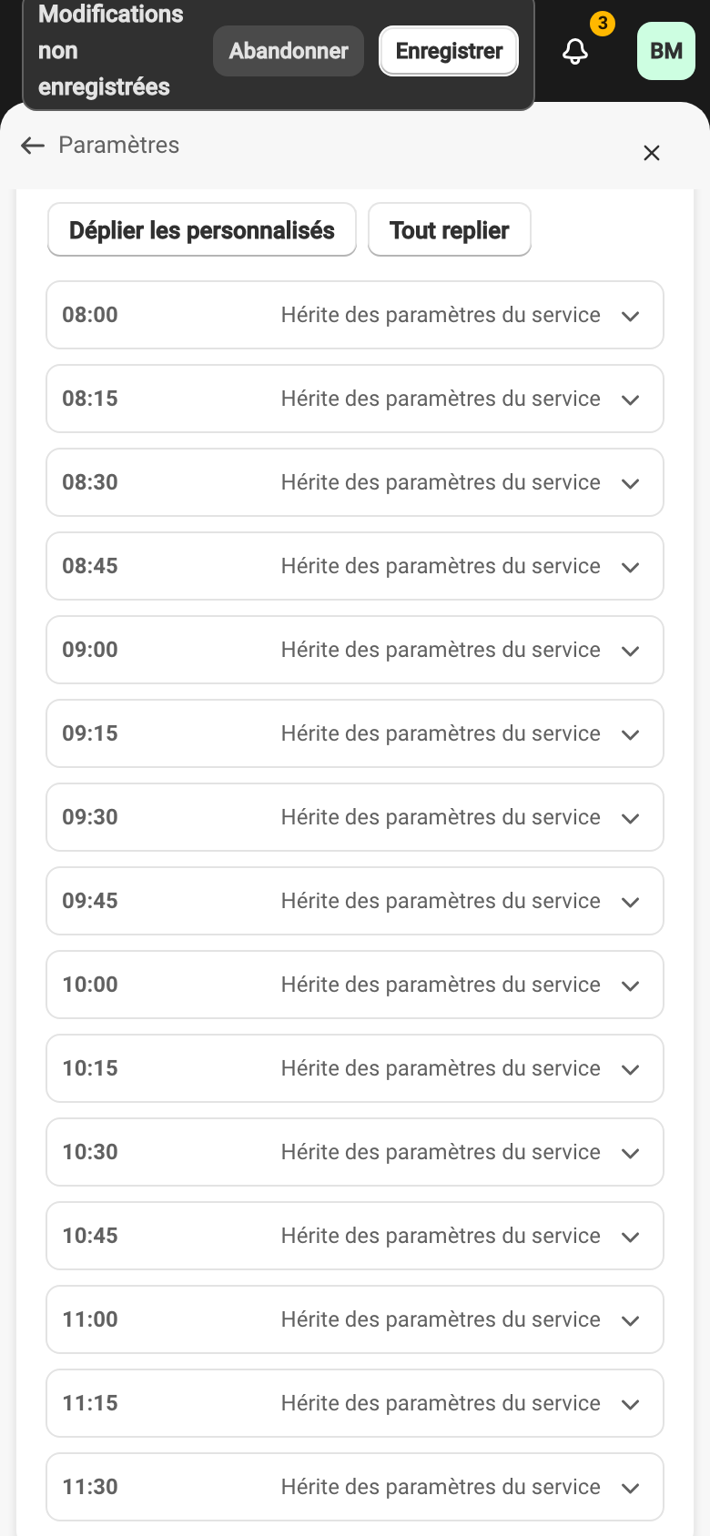 La carte Personnalisation par créneau activée dans le formulaire d'un service, avec un créneau par ligne indiquant « Hérite des paramètres du service ».
