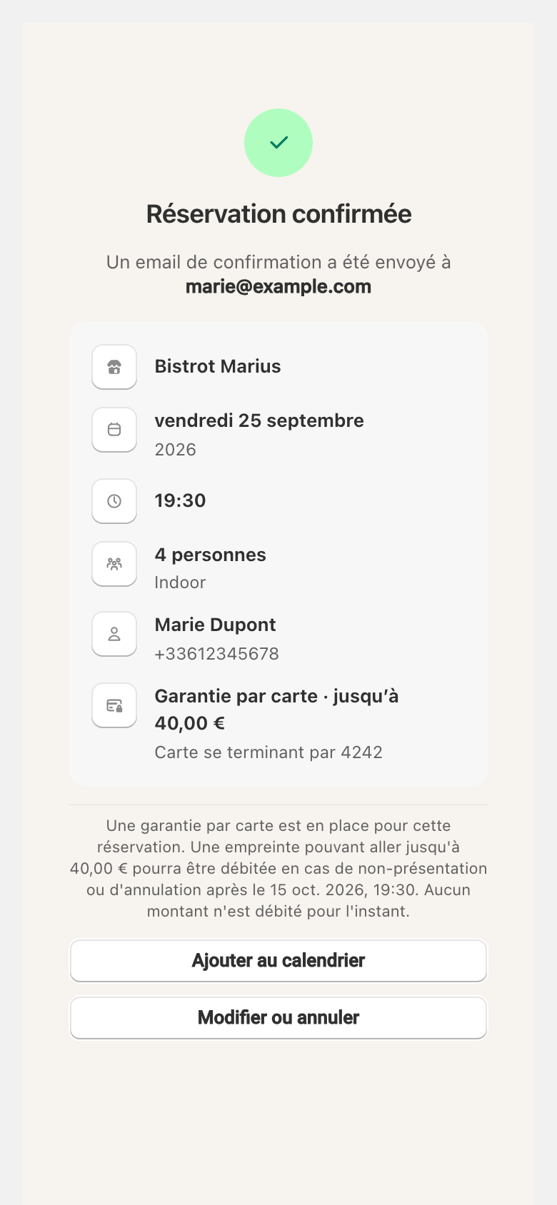 La confirmation de réservation indiquant qu'une garantie par carte est en place.